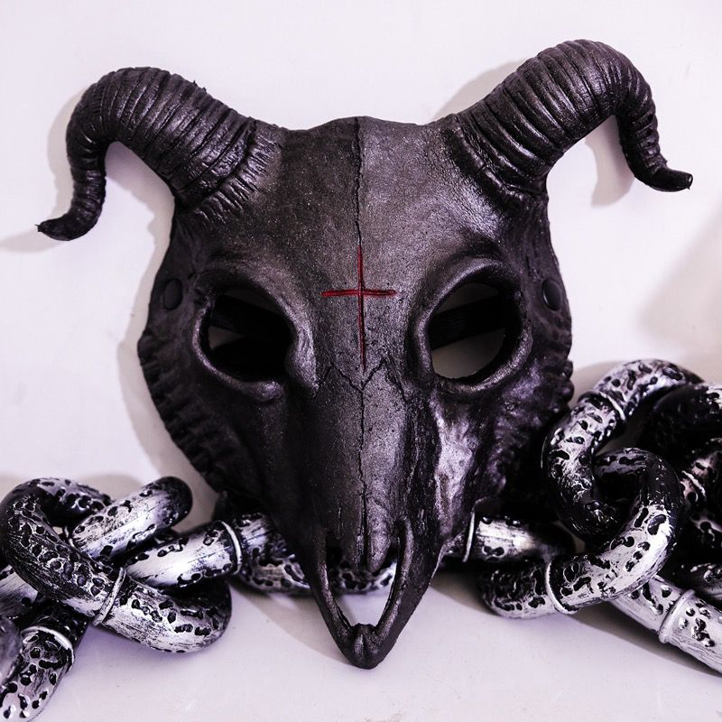 Halloween, modieuze en coole maskers laten je opvallen tussen de massa. Ga naar je feest en schitter_voghion.com