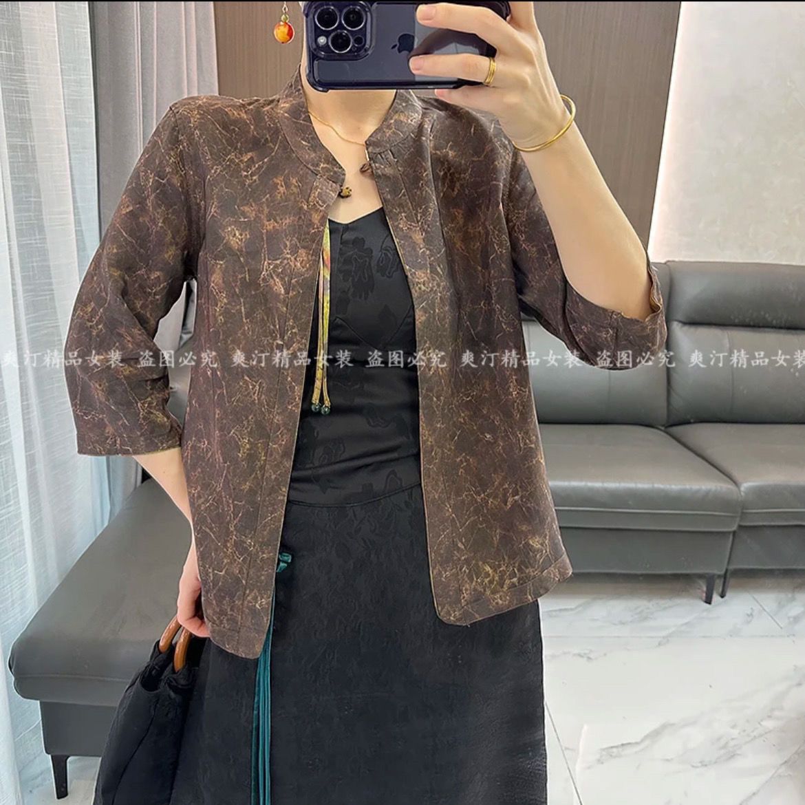  Xiangyun yarn cardigan female high-end temperament middle-aged and elderly mother fashion small shirt large size belly cover top