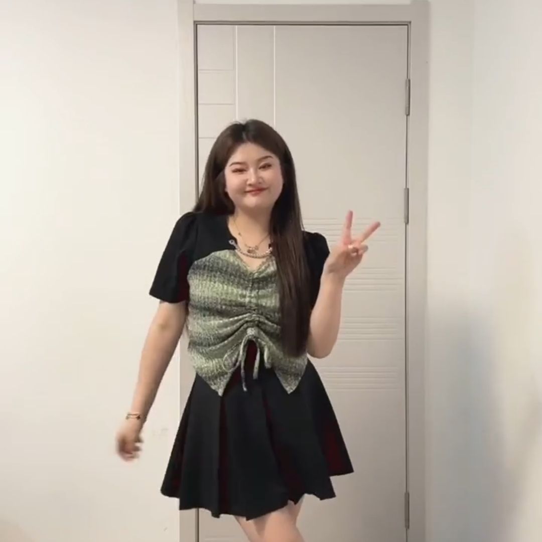 大碼胖mm甜酷辣妹風顯瘦假兩件短袖t恤抽褶不規則露臍純欲短上衣