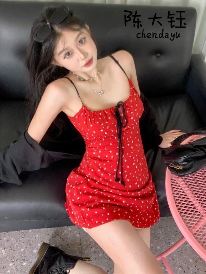 陳大鈺法式甜美紅色碎花吊帶連衣裙收腰波點小紅裙新款顯瘦短裙女