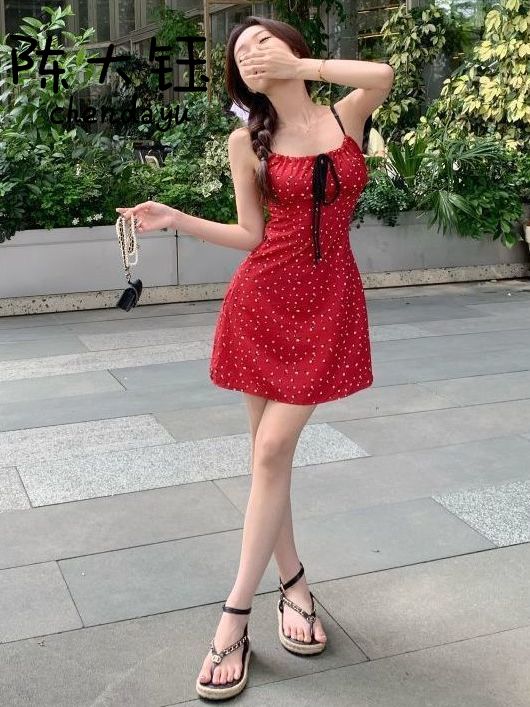 陳大鈺甜美風綁帶碎花吊帶連衣裙氣質緊身短裙女修身顯瘦包臀裙子