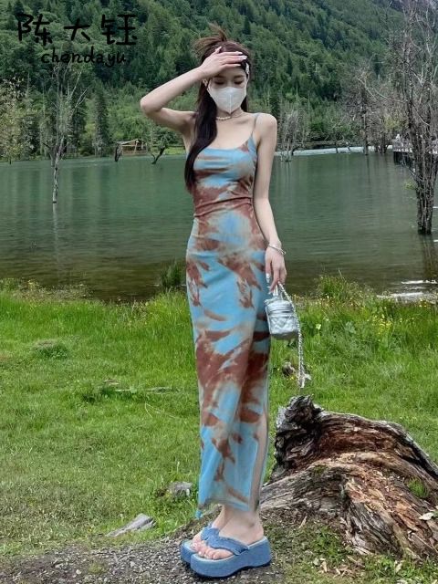 陳大鈺美式小香風扎染開叉吊帶連衣裙女新款辣妹超仙顯瘦包臀長裙