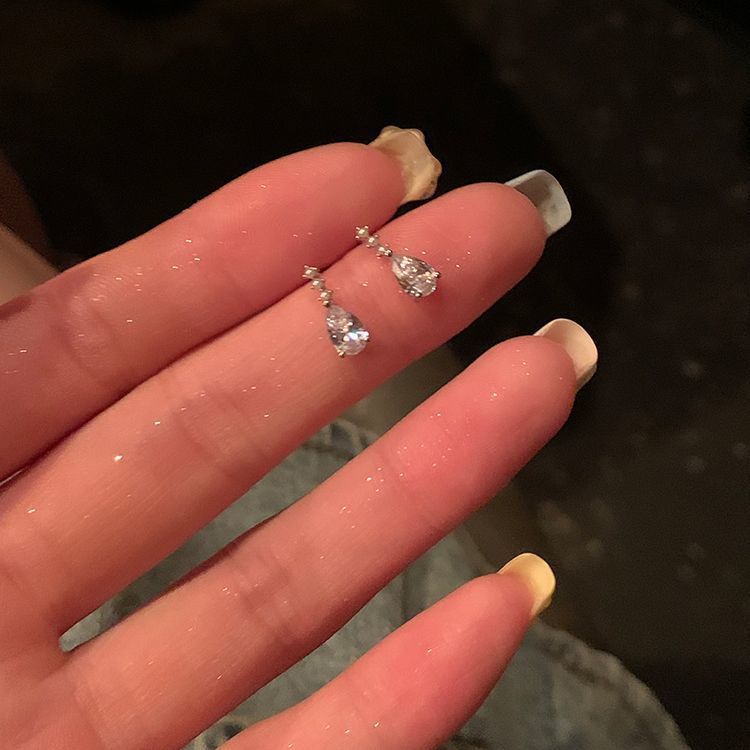 2023新款簡約水滴耳釘輕奢小眾設計高級耳環爆款耳飾女無耳洞耳夾