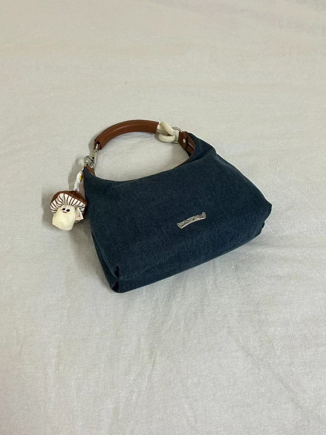 Versatile Xiaohongshu popular denim tote bag 2024 new high-end niche underarm bag single shoulder crossbody...