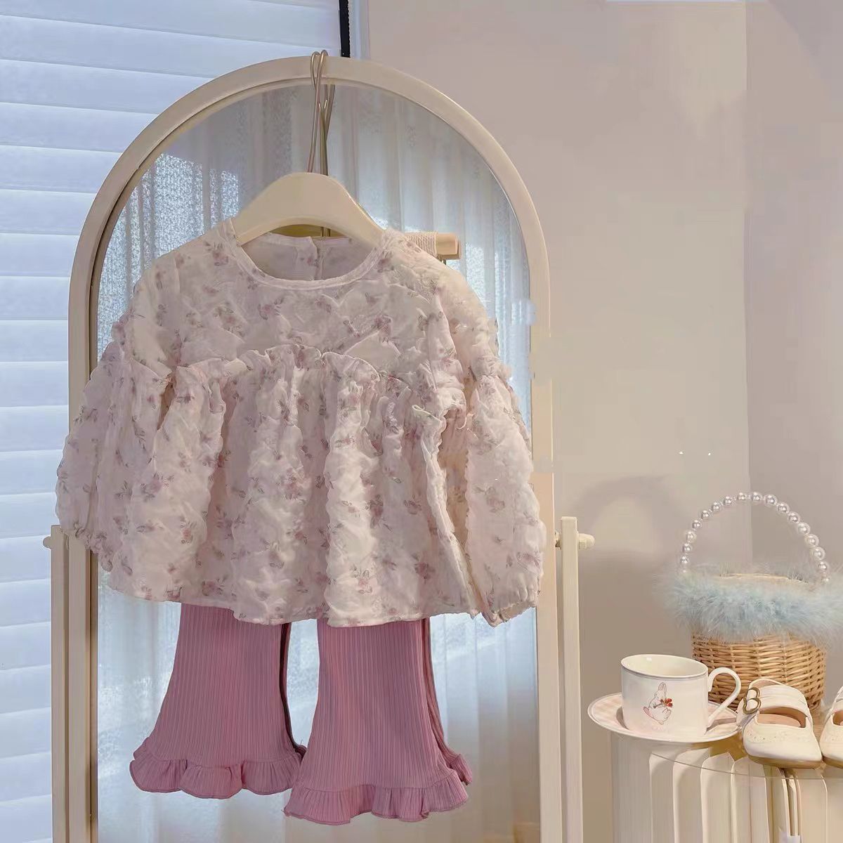 Korean children's clothing girl suit Western style baby girl autumn clothing puff sleeve floral top + lace pants two-piece set