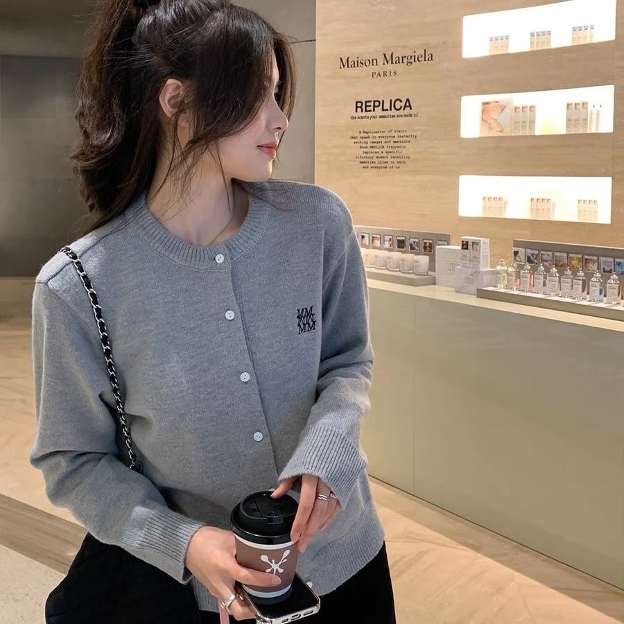 阿一 刺繡圓領針織開衫女春秋2023新款寬鬆外搭長袖針織衫上衣