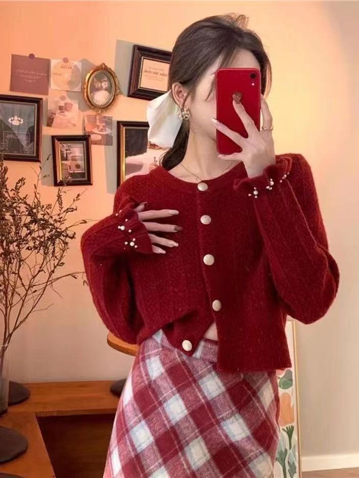 火熱紅色針織開衫女2023春秋新款復古慵懶小個子甜辣短款毛衣外套