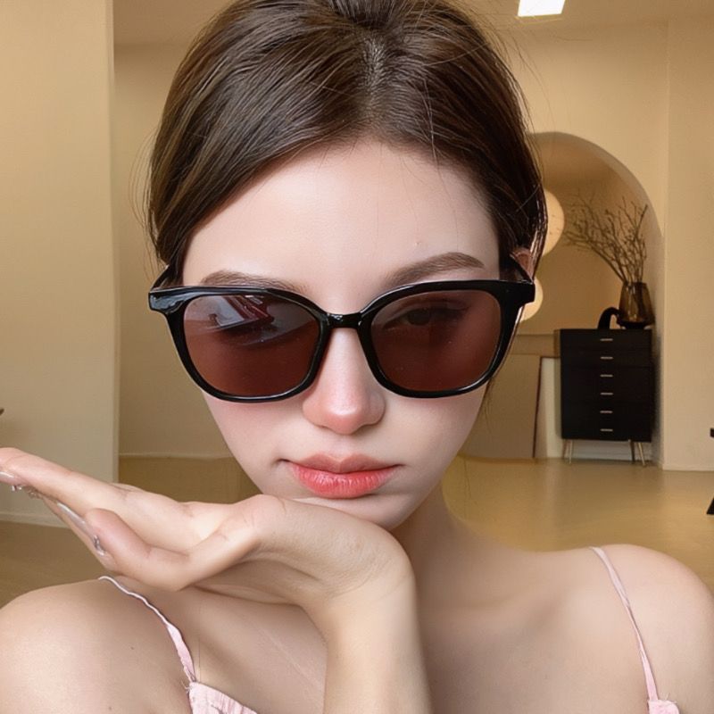 Korean style black frame brown sunglasses for women, high-end ins myopia with degree summer sun protection color-changing sunglasses for men