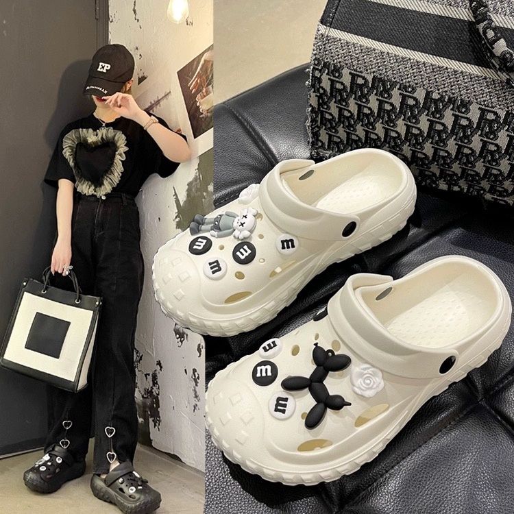 Cute Cartoon Croc Shoes Women's Summer Outerwear 2023 New Internet Celebrity Super Popular Thick-Soled Beach Baotou Slippers