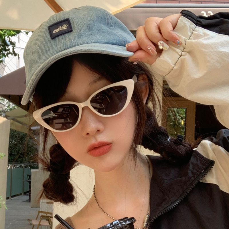 2023新款歐美復古小框貓眼墨鏡女ins方圓臉米色太陽眼鏡高級感