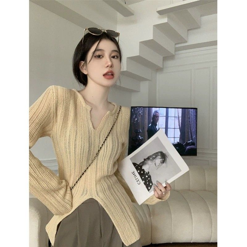 Korean fashionable knitted bottoming shirt for women in spring and autumn, pure lust hot girl slimming slim slit apricot long-sleeved top