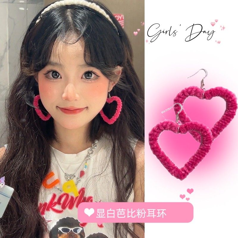 芭比風心形耳環顯白玫粉毛絨大愛心耳釘多巴胺穿搭辣妹顯臉小耳飾