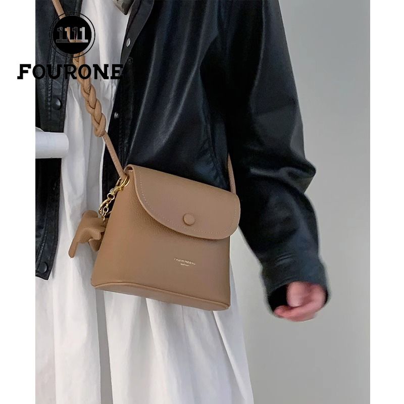 Versatile oblique bag for women summer  new trendy retro bucket bag Korean version niche shoulder bag