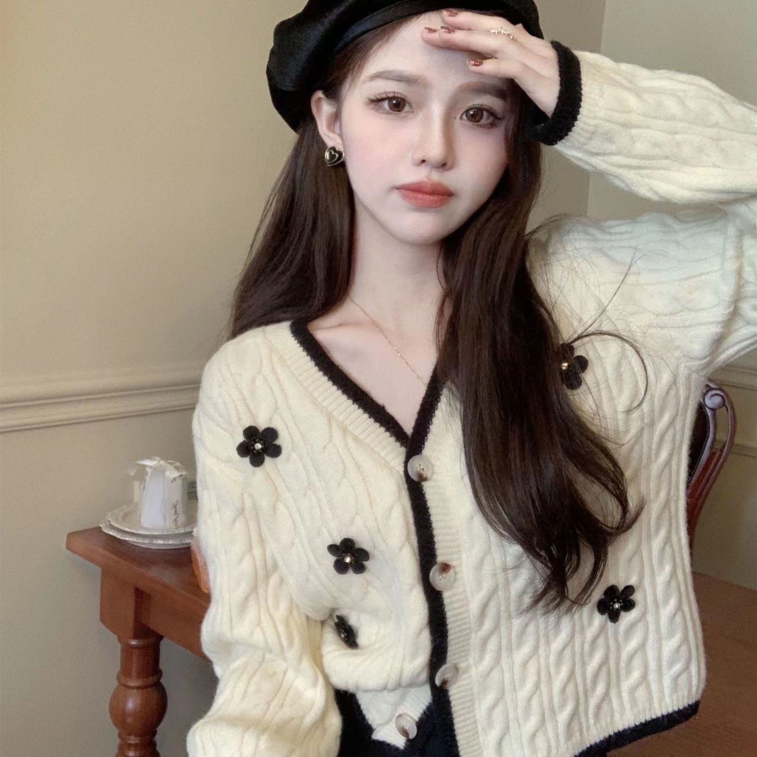 日系慵懶風V領針織麻花甜美軟妹溫柔風小眾法式顯瘦開衫毛衣外套