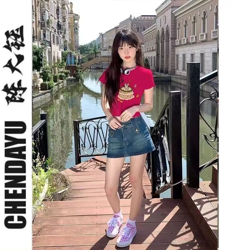 多巴胺女孩穿搭顯白短款t恤短袖女夏季小眾獨特别致緊身露臍上衣