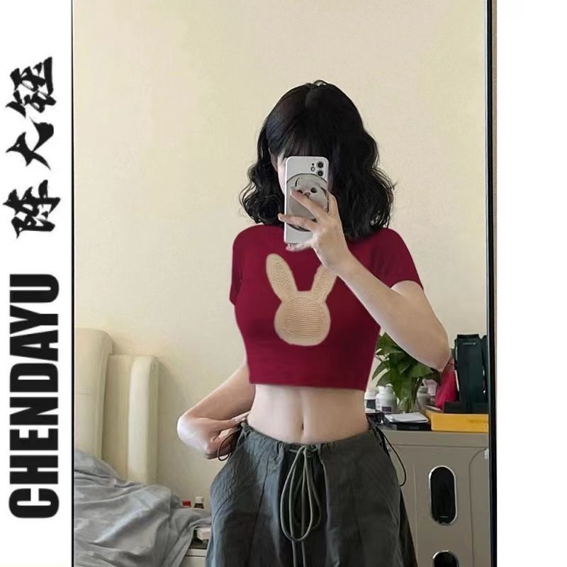 多巴胺女孩音樂節穿搭短款兔子上衣夏季新款酒紅色正肩短袖T恤女