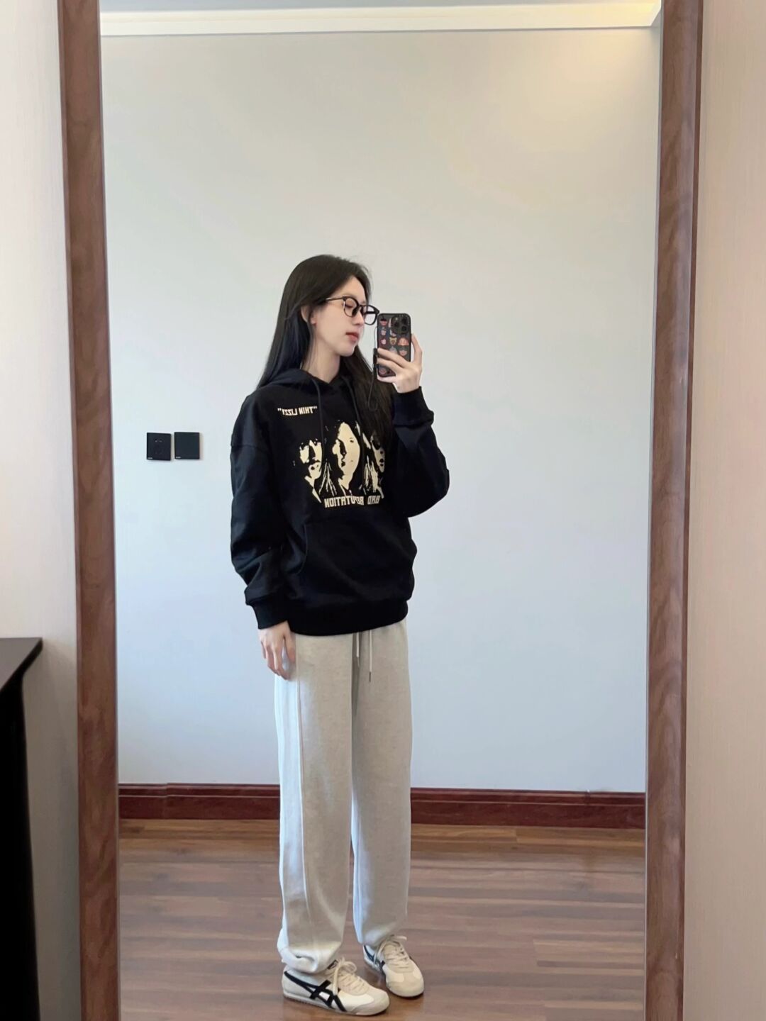 美式復古黑色連帽衛衣女春秋2023新款小個子寬鬆外套長袖上衣女款
