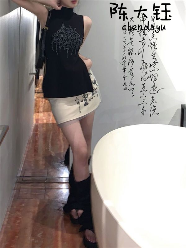 陳大鈺辣妹不規則開叉上衣外穿黑色半高領無袖吊帶小背心套裝女