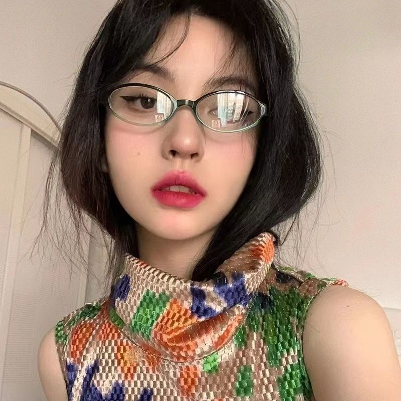 Hot girl Japanese and Korean retro narrow oval gradient green glasses frame personalized anime concave shape flat mirror female fashion photo taking