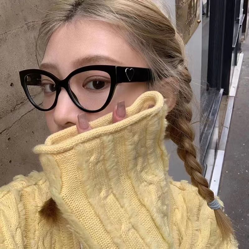 European and American retro cat-eye black frame myopia glasses for women, trendy face-showing little makeup artifact, heart-shaped with prescription glasses frame