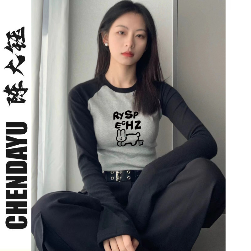 Chen Dayu's early autumn white bottoming shirt women's long-sleeved inner short top chic high waist exposed navel front shoulder t female ins