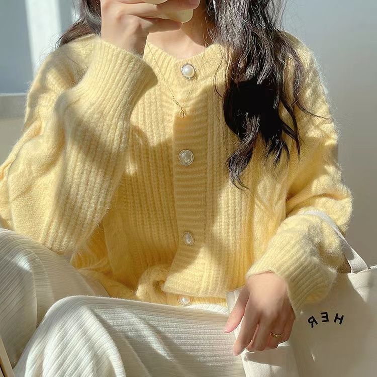 純欲風軟奶黃色麻花毛衣女秋冬2023新款設計感小眾外穿奶甜針織衫