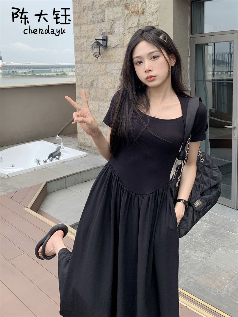 陳大鈺新款黑色赫本風方領短袖連衣裙森系初戀氣質收腰顯瘦長裙女