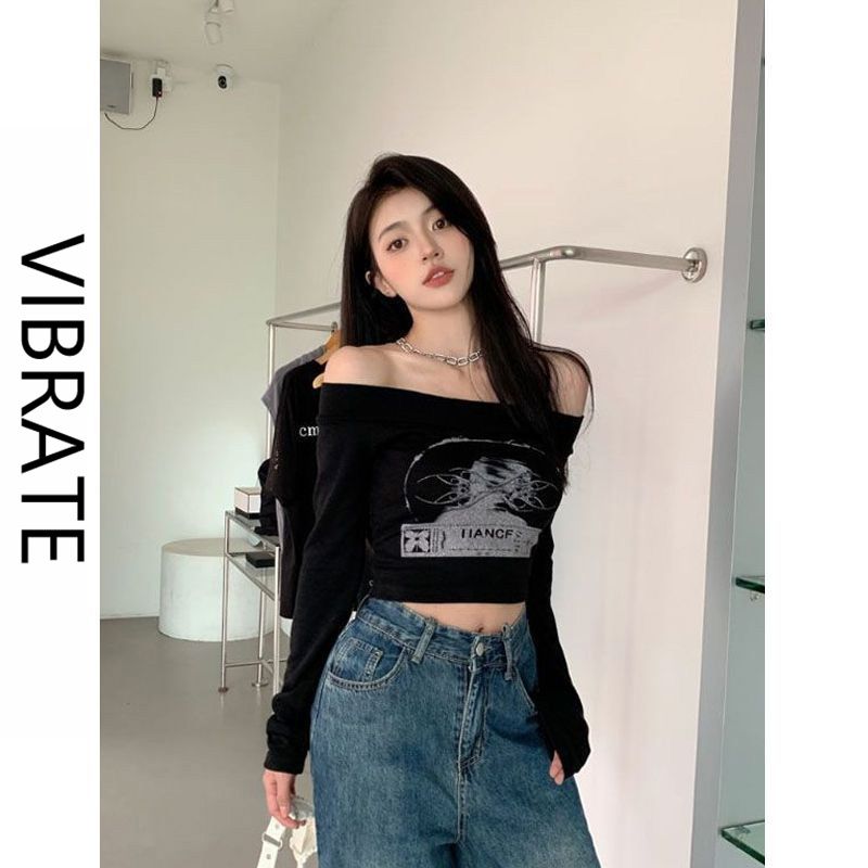 VIBRATE韓版黑色辣妹印花一字肩內搭女短款修身長袖t恤露肩上衣