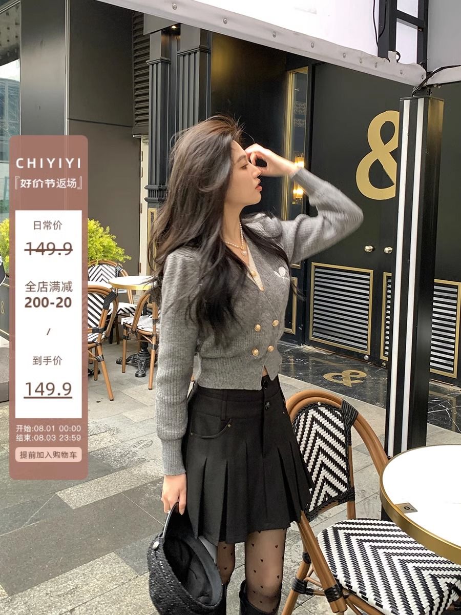 CHIYIYI《降齡公式》春秋設計感小眾V領假兩件短款針織衫上衣女
