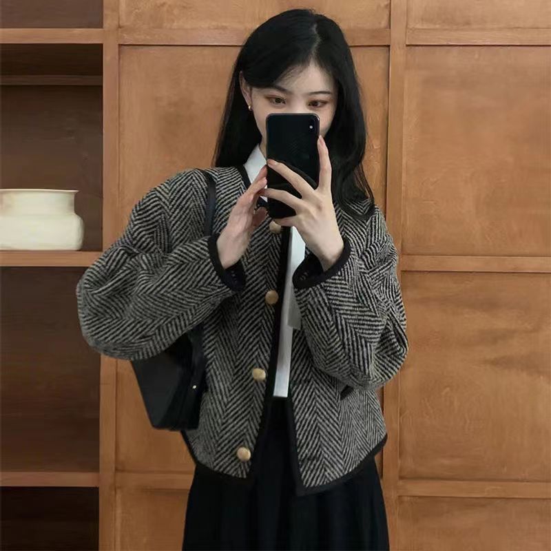 French retro small fragrant jacket for women spring and autumn high-end vintage short jacket cardigan top autumn and winter