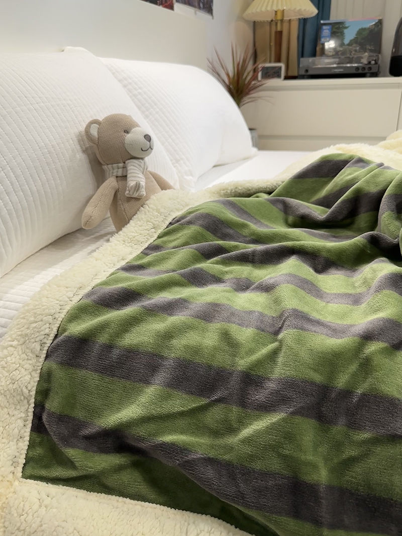 奶油绿黑条加厚冬季羊羔绒毛毯珊瑚绒毯子沙发被子盖毯法兰绒保暖