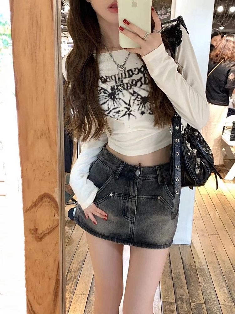 White butterfly print long-sleeved T-shirt for women early autumn new Korean style hot girl design niche high-waisted short top