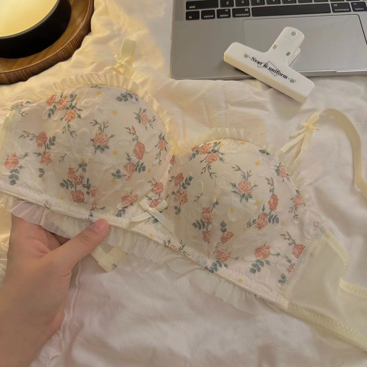 性感蕾絲內衣女小胸聚攏顯大薄款無鋼圈收副乳防下垂文胸罩套裝