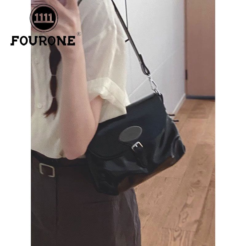 Niche medieval armpit bag for women 2023 new trendy retro baguette bag high-end shoulder handbag