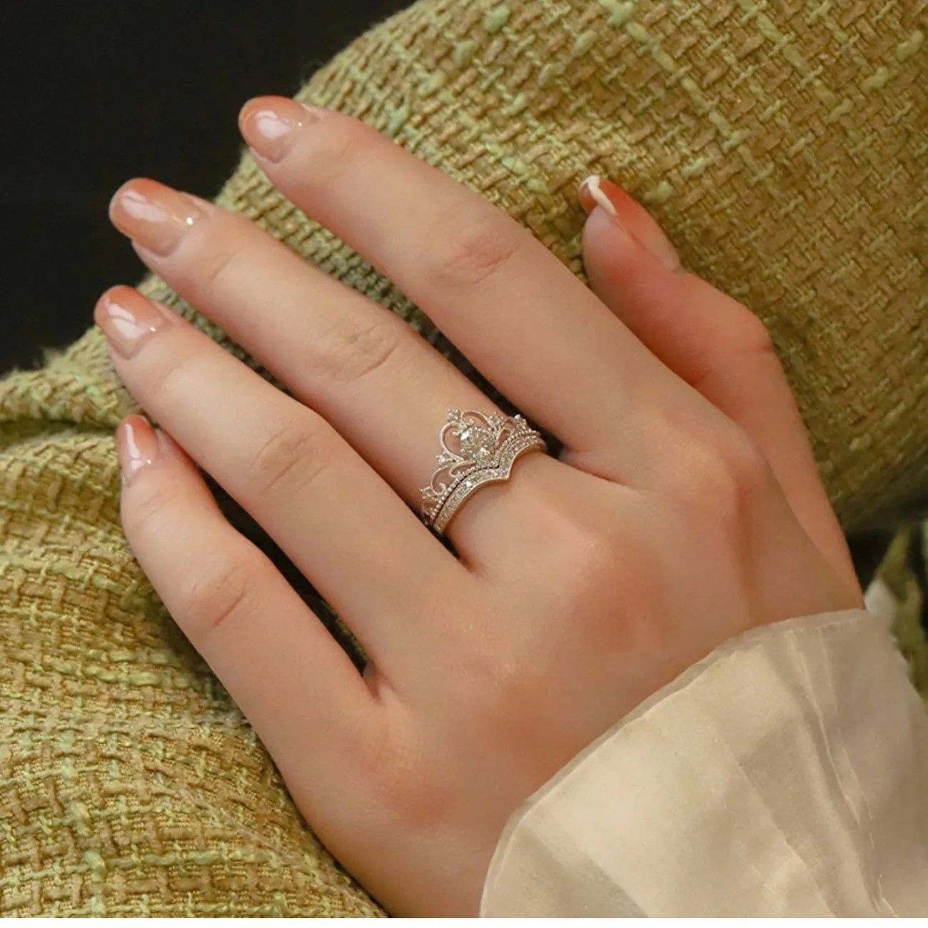 小红书同款迪士尼在逃公主皇冠戒指新款ins简约小众设计结婚戒指