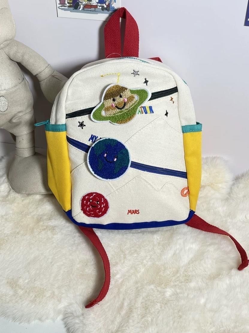 超可愛迷你雙肩包女2023新款撞色卡通大學生幼兒園尼龍小星球包包