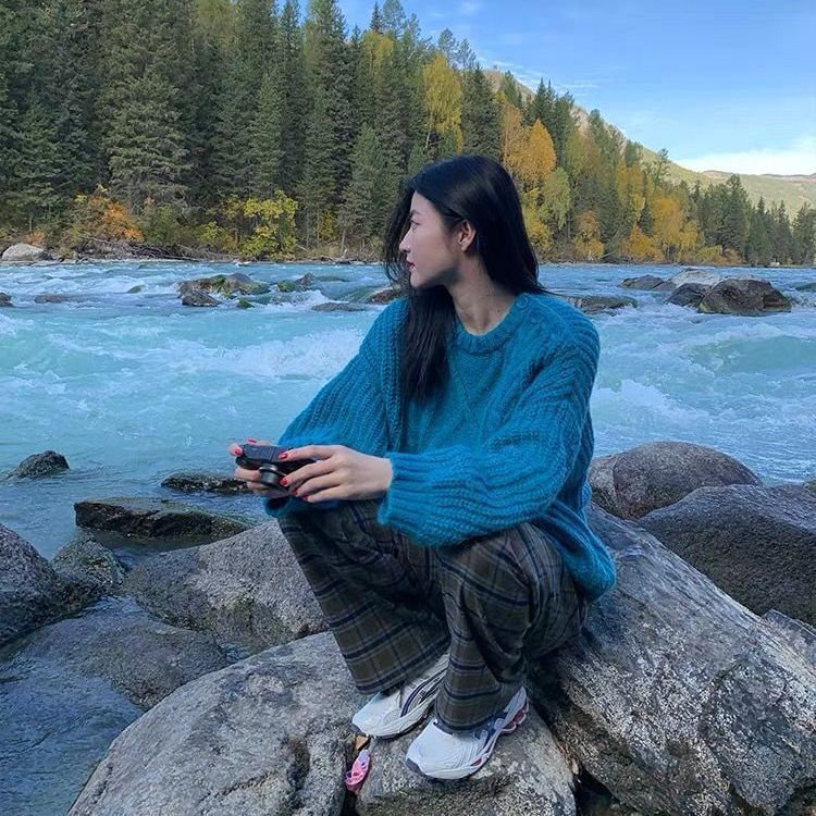 TOROON新款麻花寬鬆毛衣女秋冬設計感慵懶藍色顯白加厚套頭針織衫