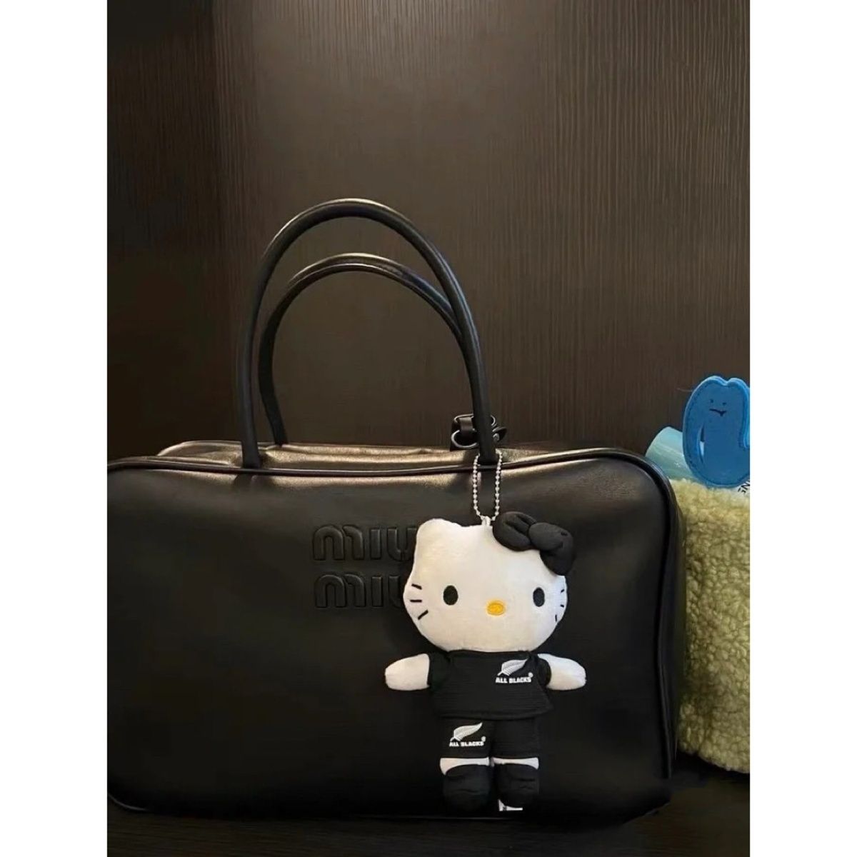 橄欖球hello kitty包包掛飾哈嘍hallo公仔凱蒂貓kt貓玩偶黑色掛件