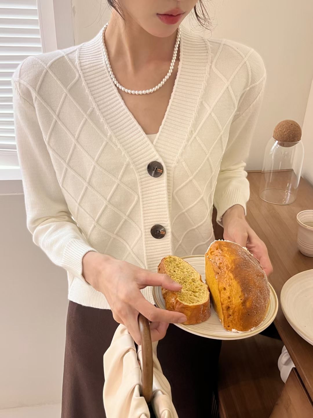 早秋新款針織開衫女士短款v領外搭小個子高腰時尚洋氣毛衣外套女