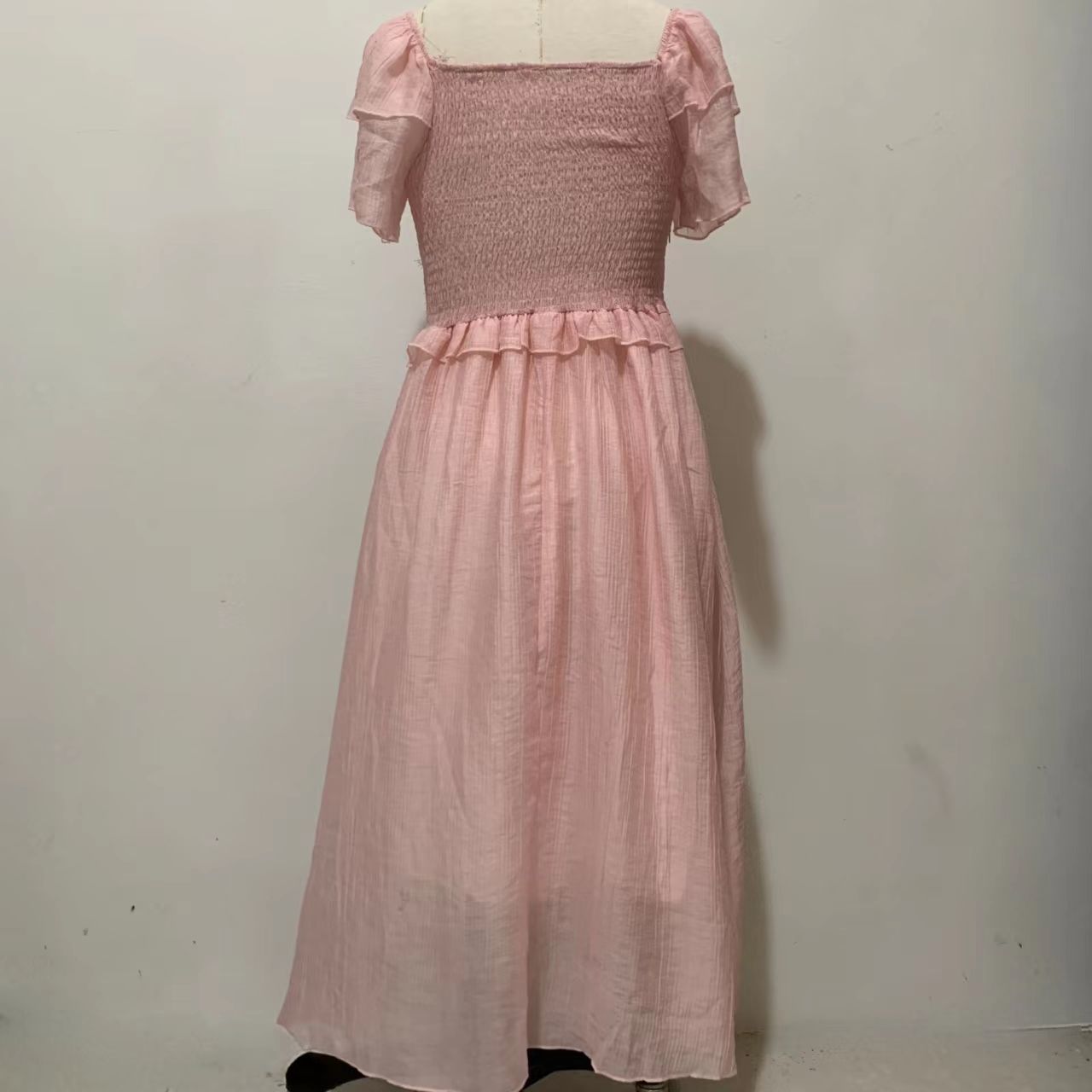 法式气质高级感裙子桔梗粉色方领小飞袖连衣裙女夏季新款收腰长裙