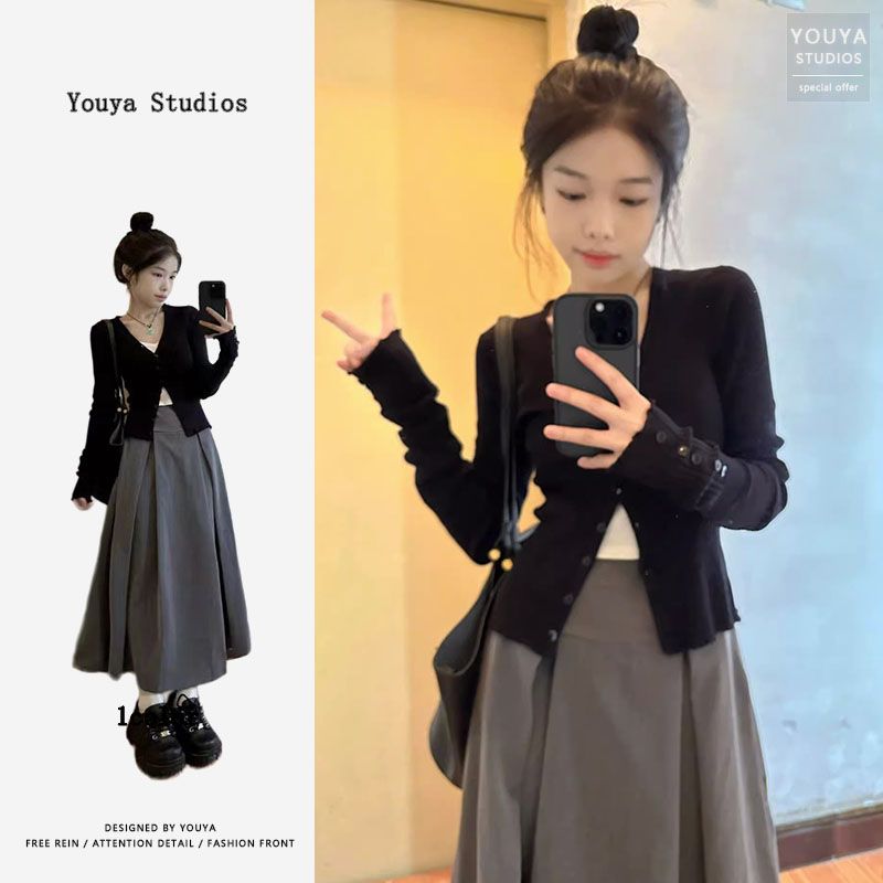 This year's popular two-piece black top, half-length skirt, salt style, light and sophisticated college style, autumn new women's suit