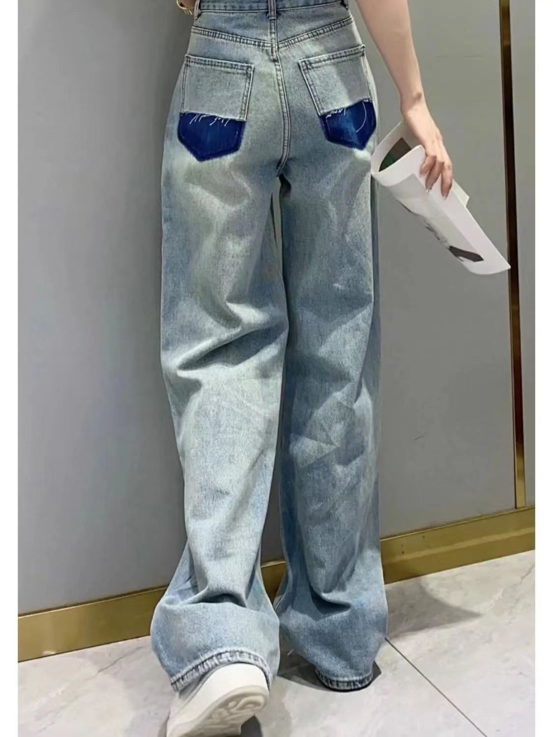 浅色水洗牛仔长裤女秋季韩版新款字母刺绣设计感显瘦直筒裤子