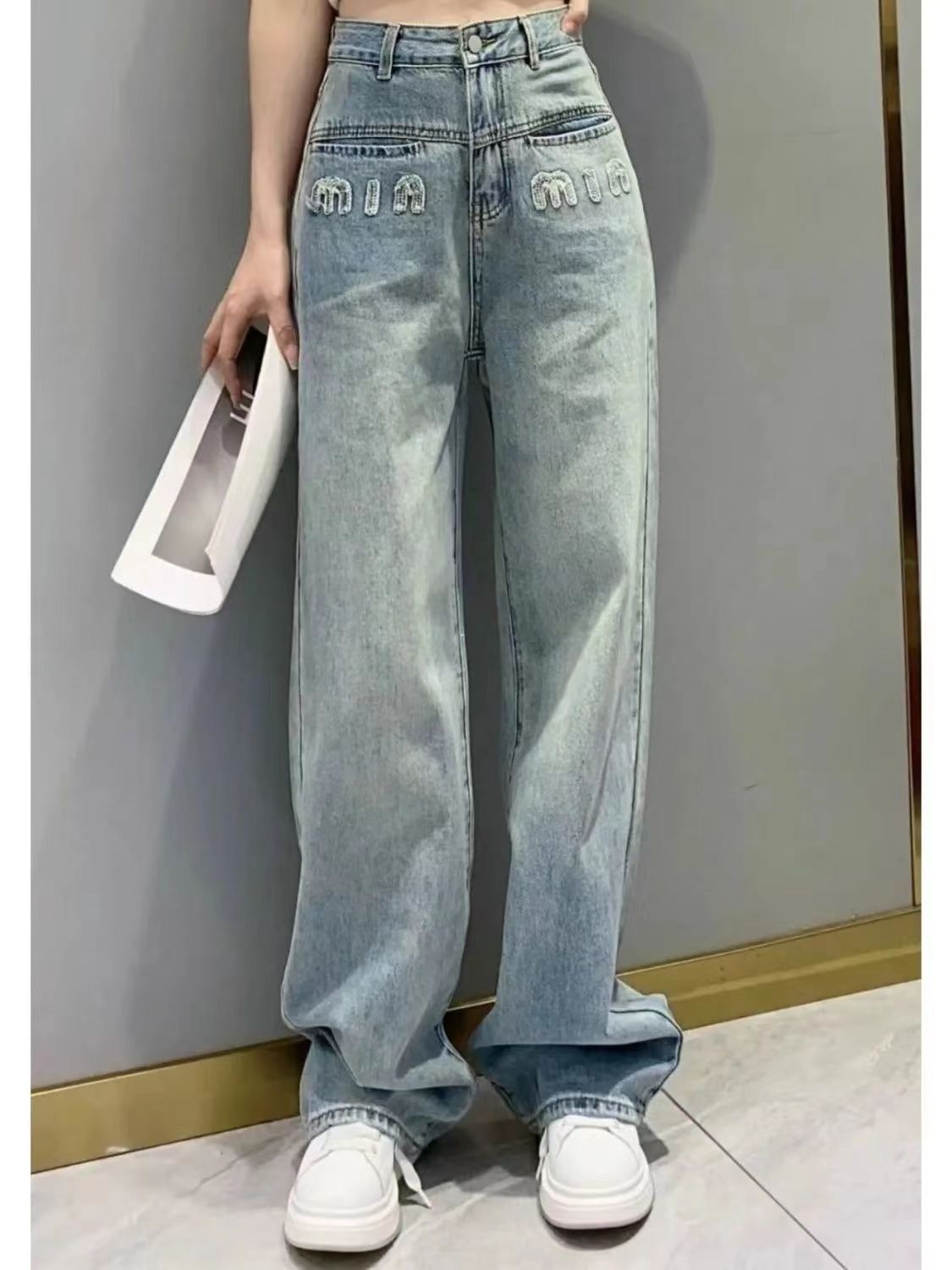 浅色水洗牛仔长裤女秋季韩版新款字母刺绣设计感显瘦直筒裤子