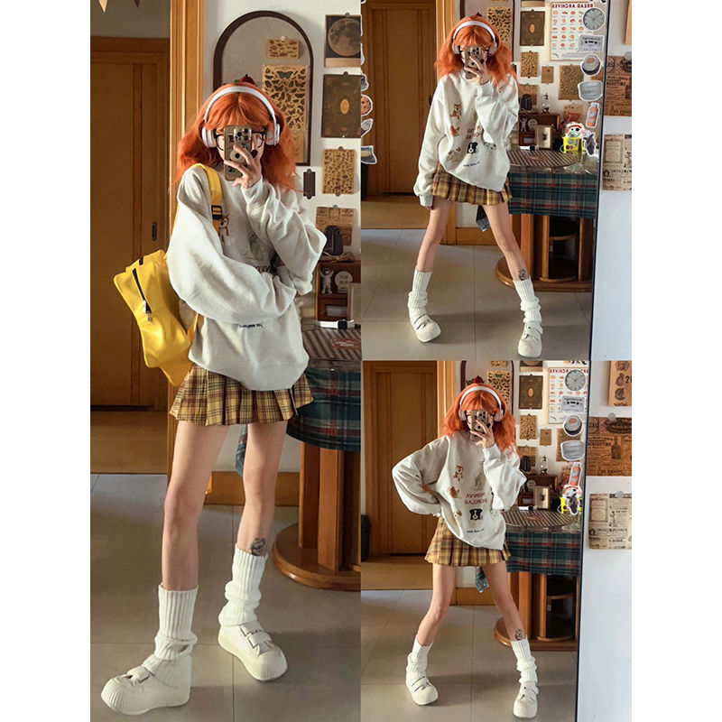 Two-piece suit 2023 new fall college style gray long-sleeved cat and dog print loose sweatshirt + skirt for women