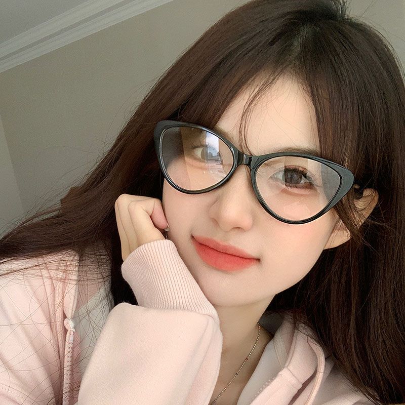 Cat-eye black frame glasses for women with no makeup, big face, slimming, professional myopia, can be equipped with prescription lenses, versatile flat light artifact