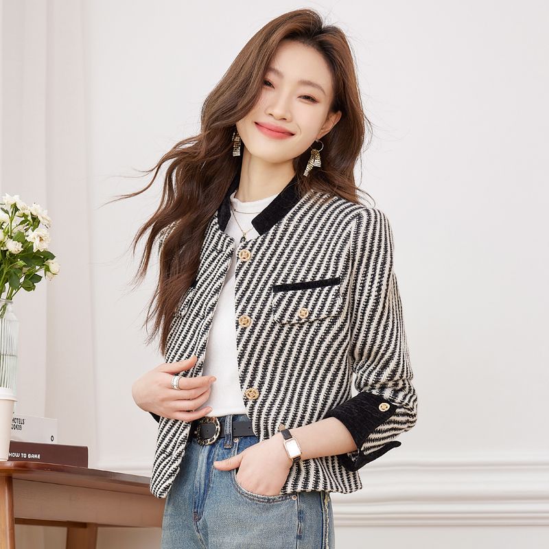 Xiaoxiangfeng blazer autumn women's 2023 new high-end temperament French retro short style small suit