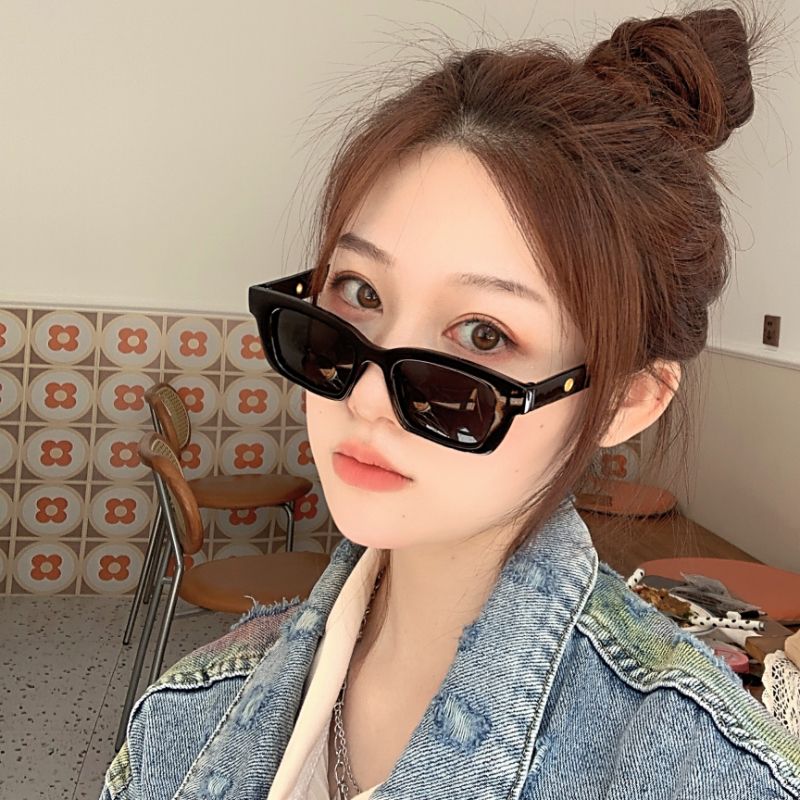 歐美貓眼墨鏡女款潮酷高級感復古2023新款小框方框辣妹太陽鏡眼鏡