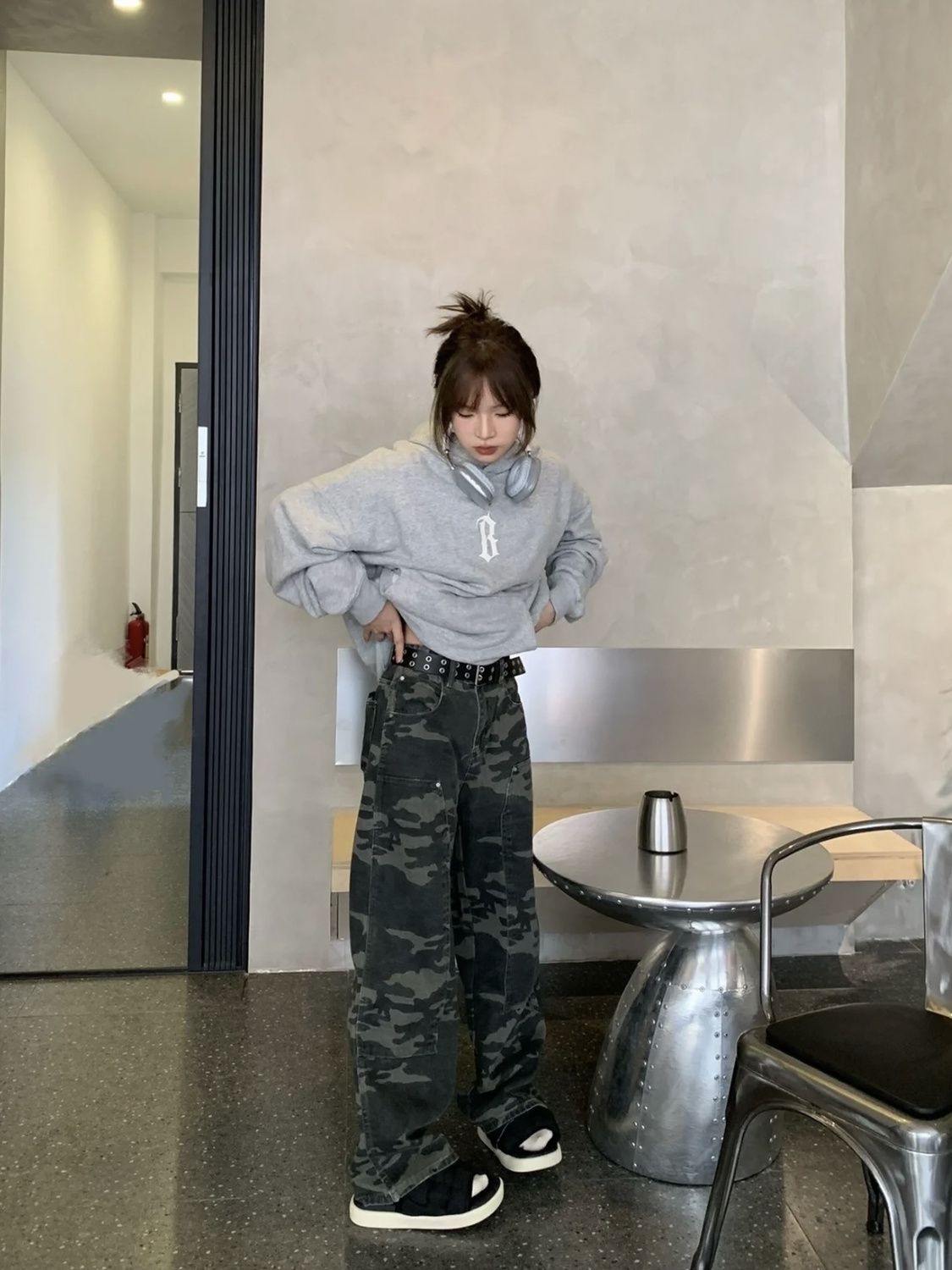 軍綠色迷彩工裝牛仔褲女秋季高街設計感嘻哈復古闊腿休閒直筒褲子