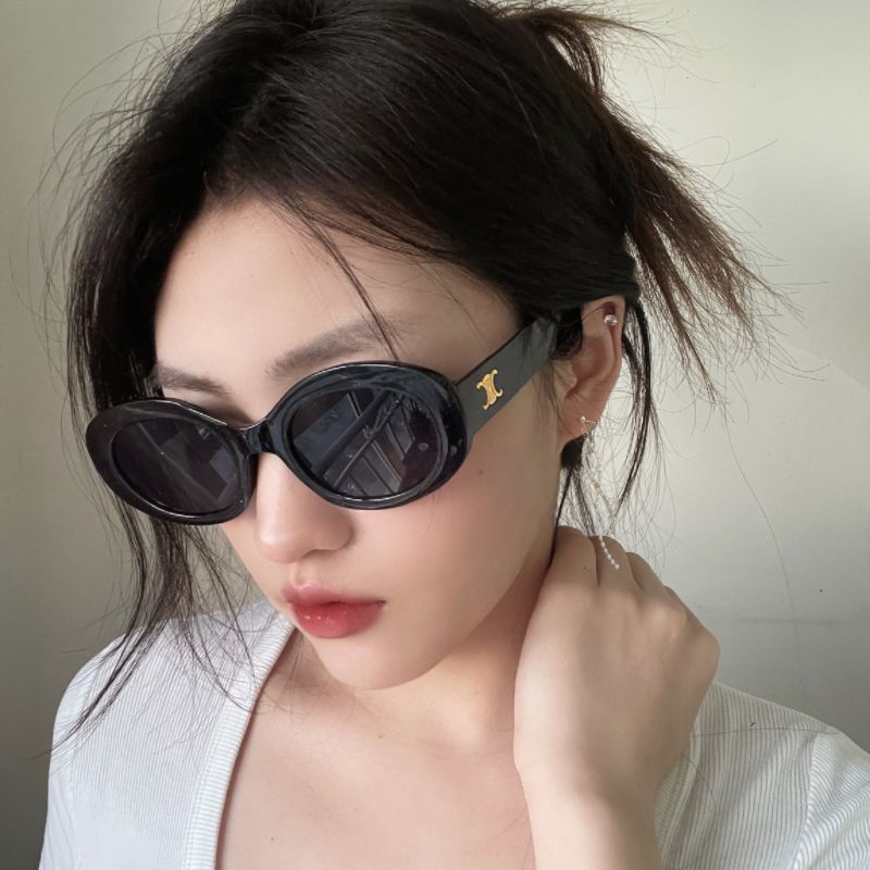 Retro European and American hot girls oversized cat-eye black frame polarized sunglasses for women with square and round faces, slimming and high-end sunglasses