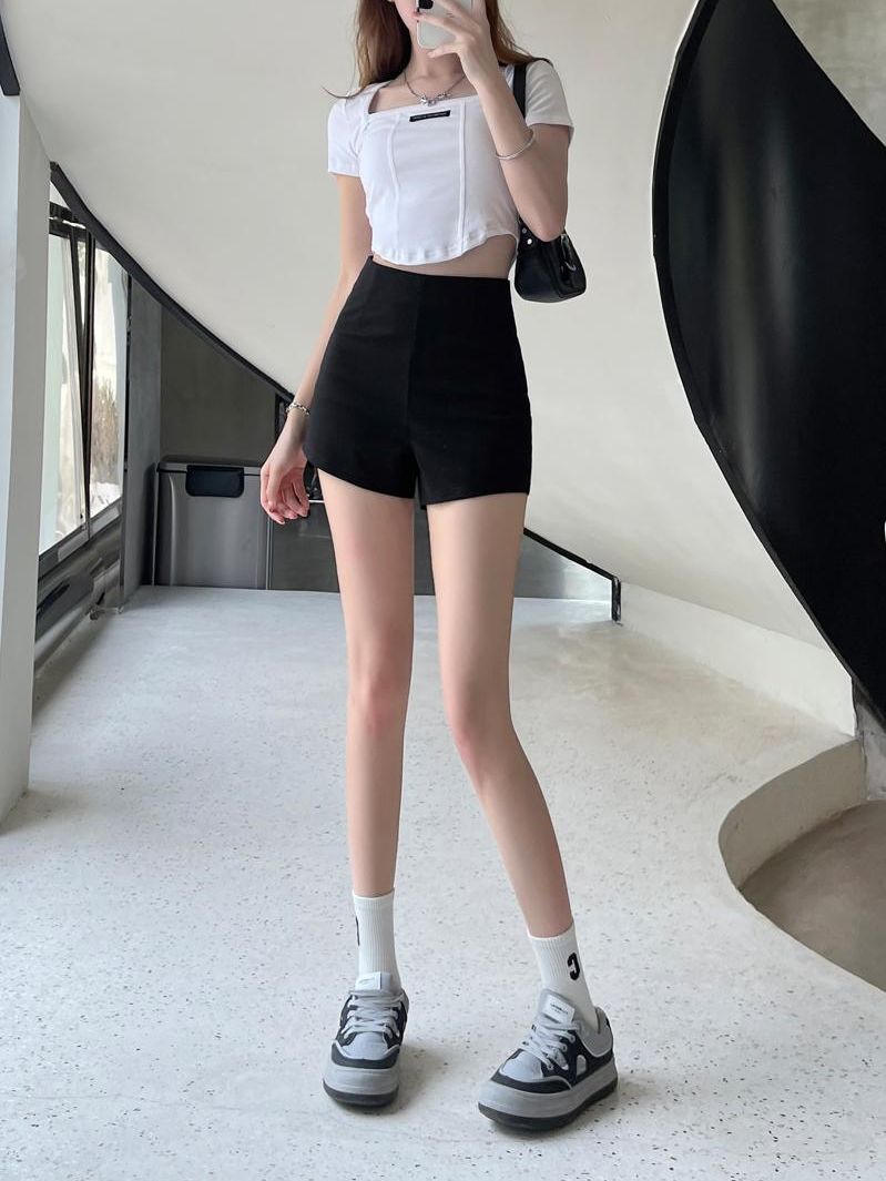 Velvet bottoming shorts for women in autumn and winter, anti-exposure safety pants with missing bottoms, black high-waisted women's group hot pants for women